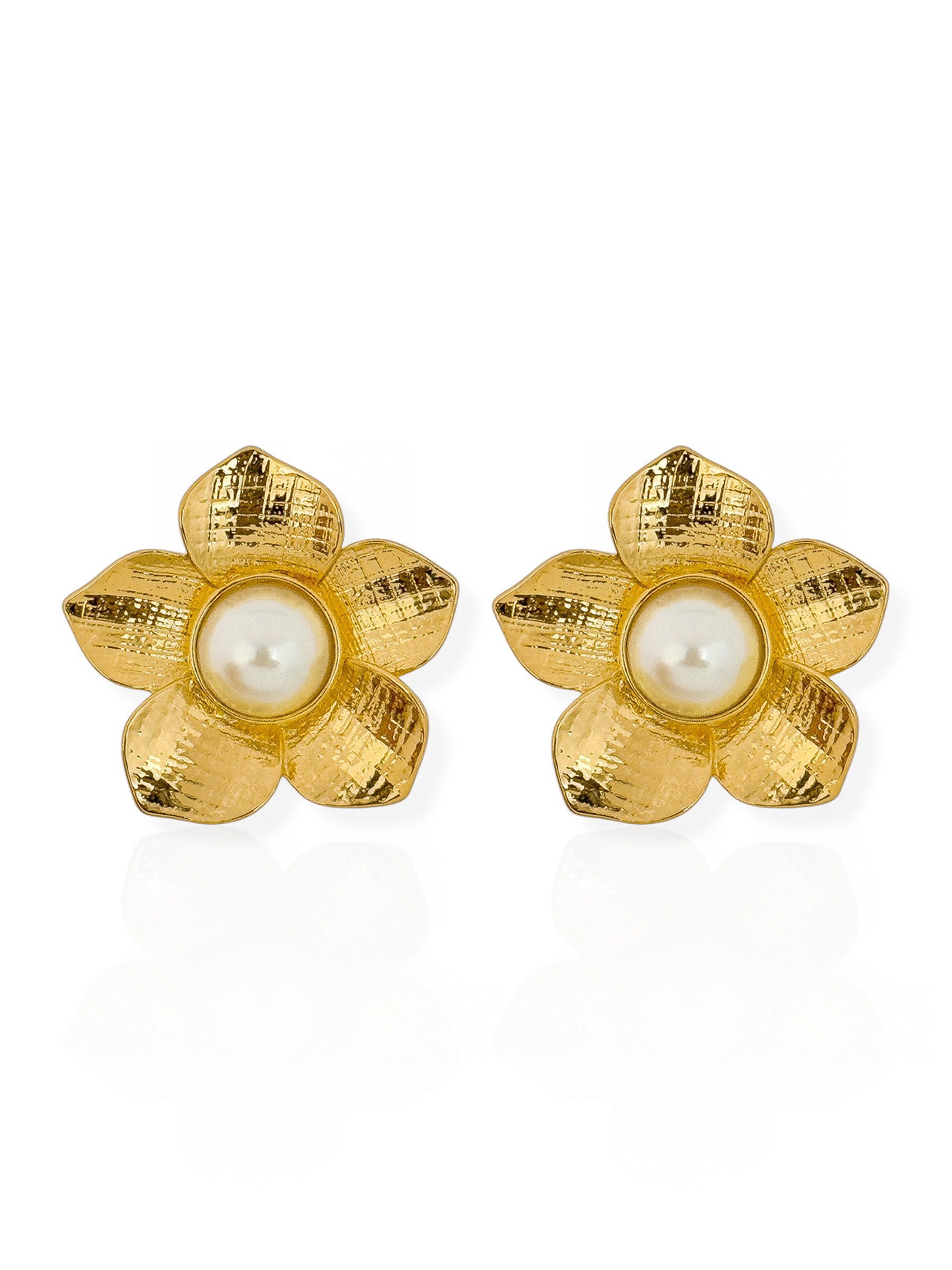 Brinco Folheado a Ouro 18k e Prata Flor com Perola